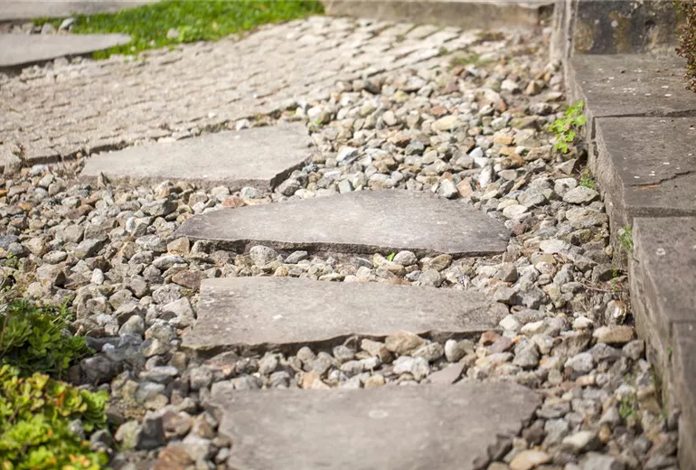 Wege im Garten